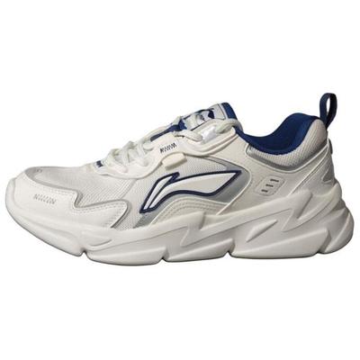 Li Ning Sports Series Fashion Trend Нескользящие износостойкие дышащие повседневные туфли с низким верхом Мужские повседневные туфли Белый Серебристый AGCU565-1