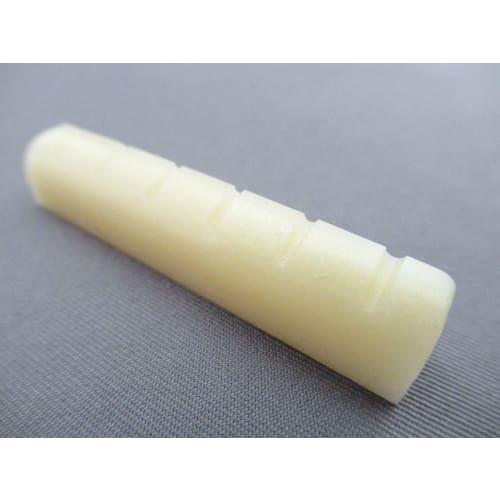 Unbleached, general-purpose, grooved shaped nuts made from cow bone, 45mm wide