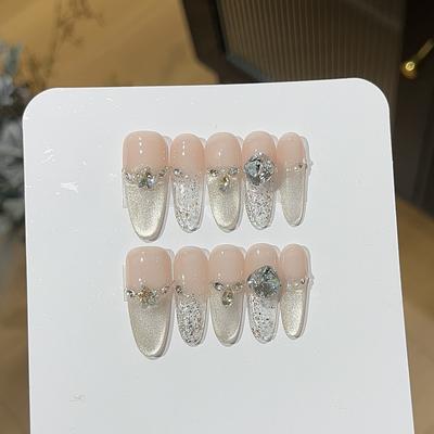 Луна садится, и галактика вспыхивает белым светом, цвета шампанского, кошачьи глаза, сверкающие блестки, бриллианты K9, темперамент, броня