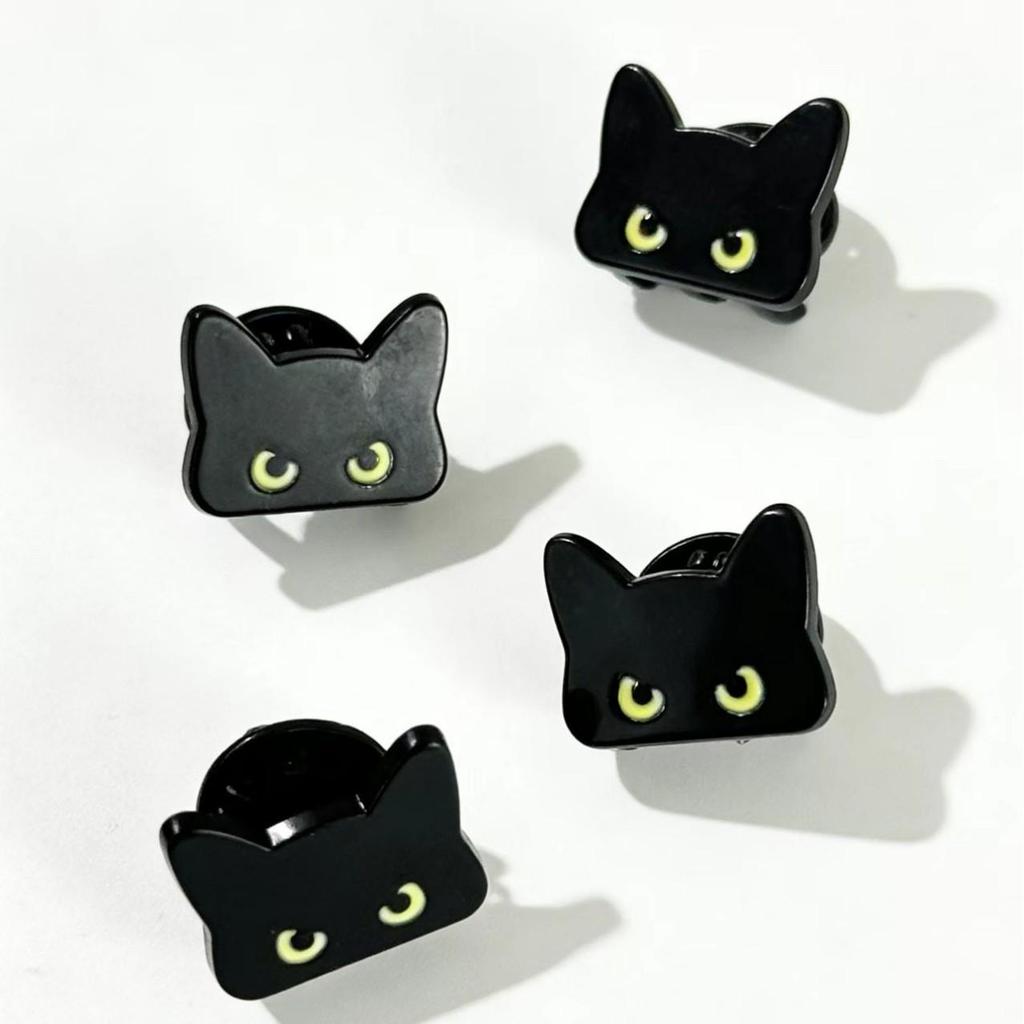 Creative Black Cat Metal Badge: Cute Eyes Design for Trendy Clothing and Backpack Decoration