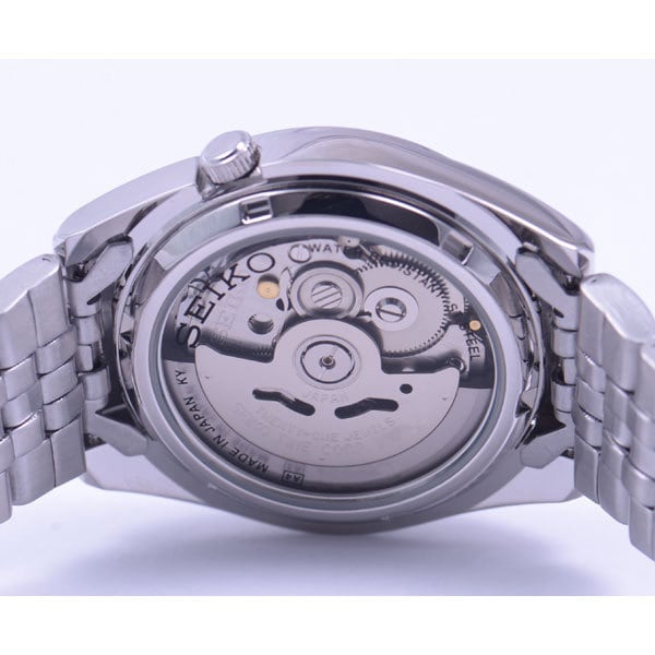 Seiko Мужской SNK375J1 (Seiko5 Черный циферблат Мужские) Круглые часы из серебристой нержавеющей стали, аналоговые