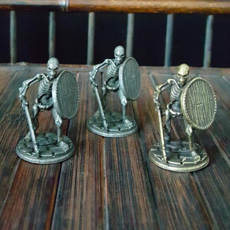 1 шт., Орнамент «Череп с мечом и щитом», Домашнее украшение, Настольный орнамент, Игрушка/Поделка на Хэллоуин