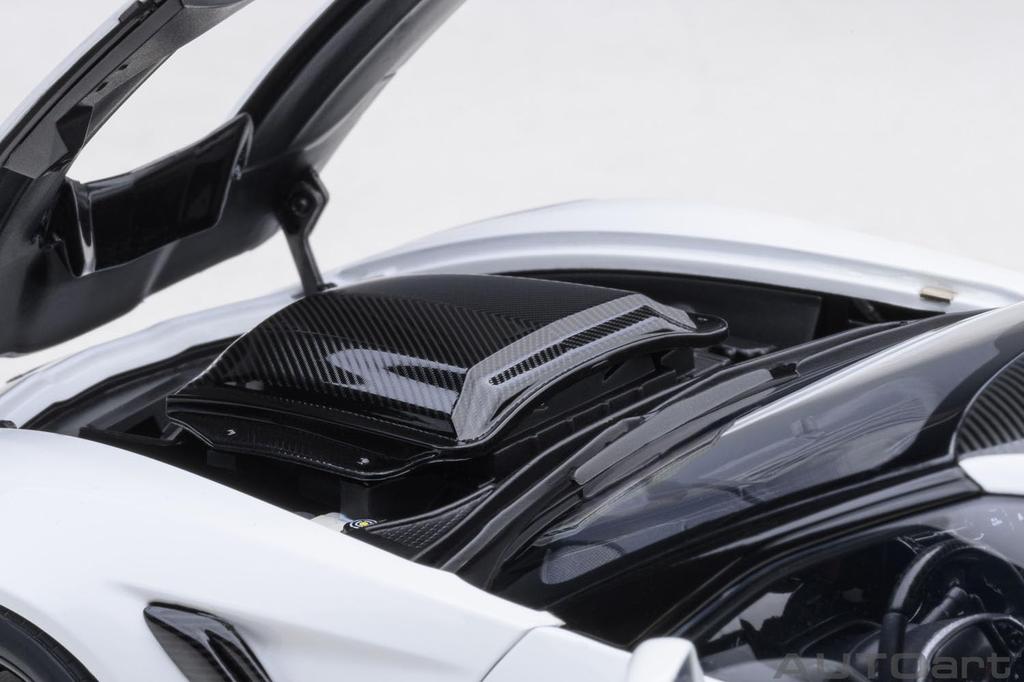 AUTOart Chevrolet Corvette ZR1 Белый Готовый продукт 1/18 (С7)