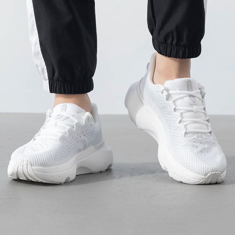Under Armour Легкие мужские кроссовки