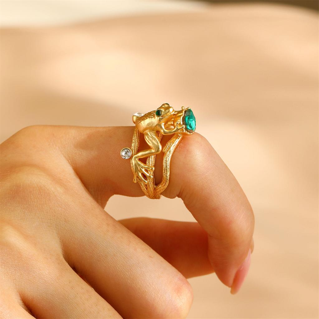 Причудливое кольцо-объятие с лягушками с изумрудным сердцем, элегантный животный шарм, кольцо на палец, аксессуар в стиле ретро для законодателей моды
