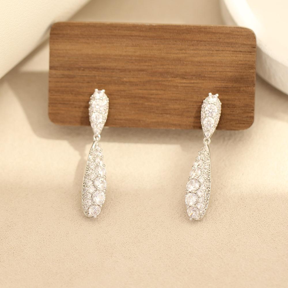 Light luxury dinner party stone set long water drop earrings gold-plated elegant and versatile ear piercing ear clip women's earring accessories