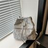Рюкзак женский 2024 новый дизайн чувство лето простая мода плечо сумка мессенджер ниша портативная сумка-ведро