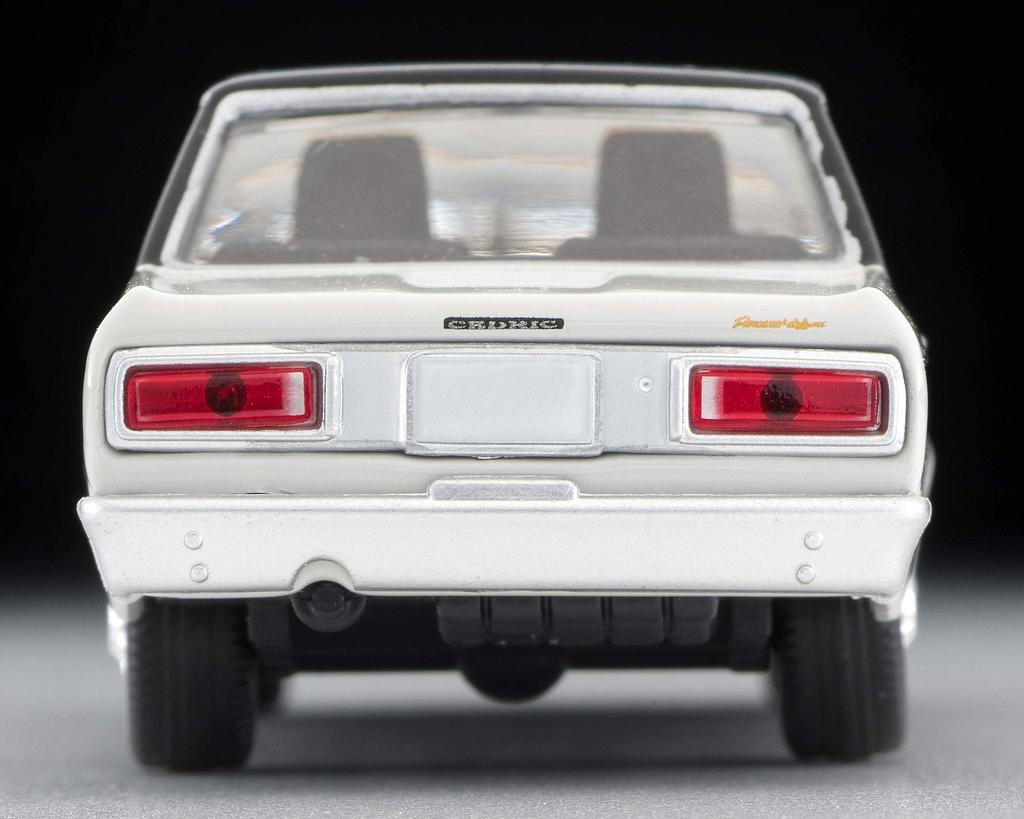 Tomica Limited Vintage Scale Nissan Cedric Personal Deluxe V 1970 Model 1/64 LV-37b (White/Black) (Finished Product)