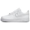 Женские кроссовки Air Force 1 07 Studded Swoosh белого цвета с металлическим/серебристым/платиновым оттенком FQ8887-100