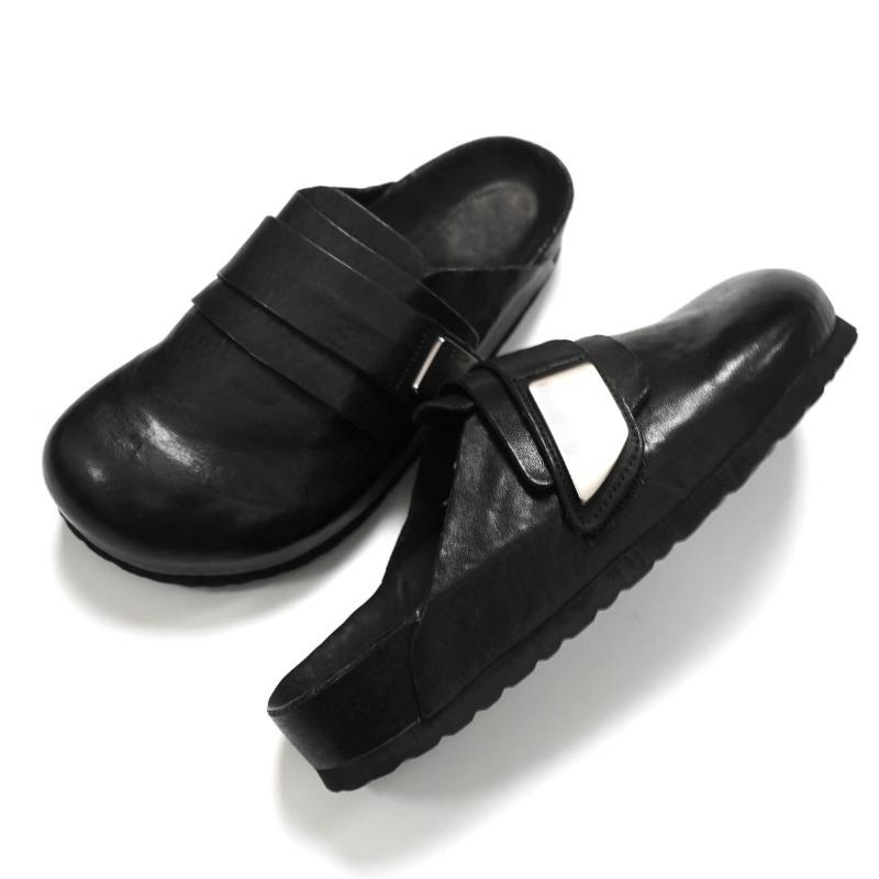 Модные Удобные Мягкие Кожаные Шлепанцы на Плоской Подошве Женские Модные С Круглым Носком Дизайн с Металлической Отделкой Повседневные Сандалии Черные Уличные Пляжные Сандалии