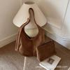 Новая замшевая сумка-тоут ленивого дизайна большой вместимости 2025 простая ретро женская сумка через плечо сумка для мамы и ребенка