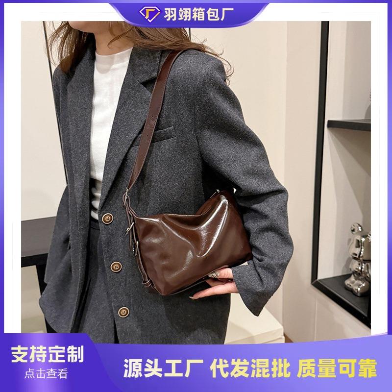 Niche Design Fashionable Large-capacity Shoulder Bag Women's New Large-capacity Commuter Portable Small Square Bag