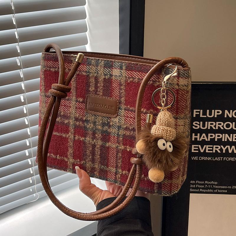 Популярные в этом году шерстяные плетеные сумки для женщин, модные модные сумки-тоут для женщин, сумки-ведра высокого класса Sense Niche