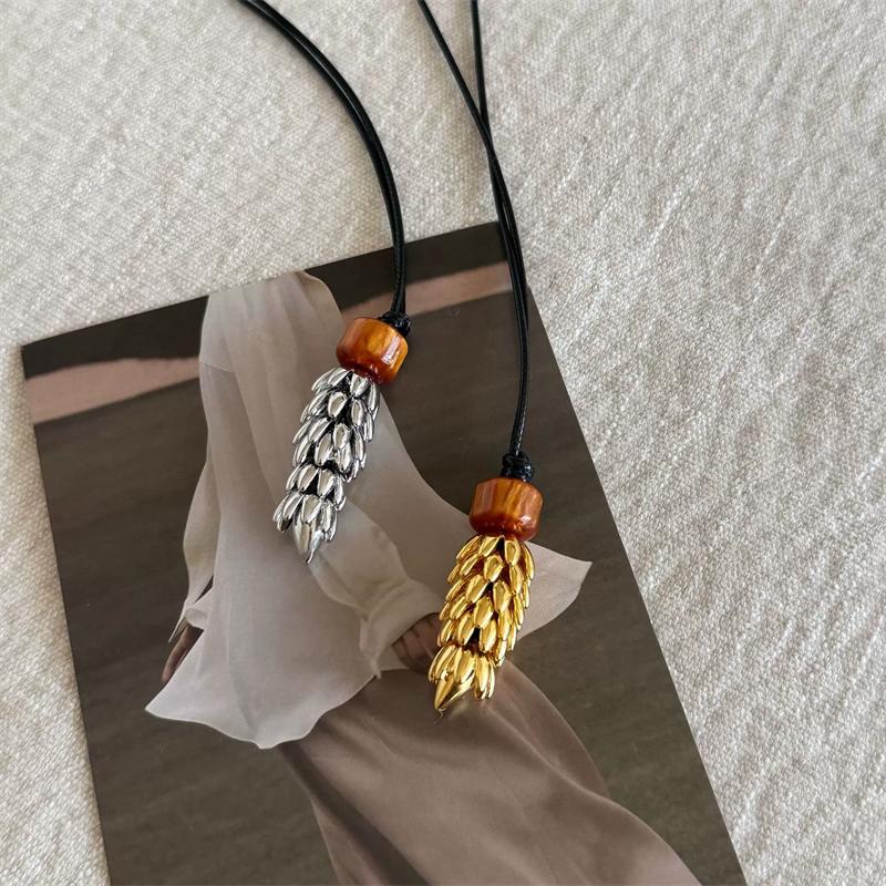 Metal Flower Pinecone Long Necklaces For Women Niche Fashion New Sweater Rope Chain Jewelry Accessory Gift Party