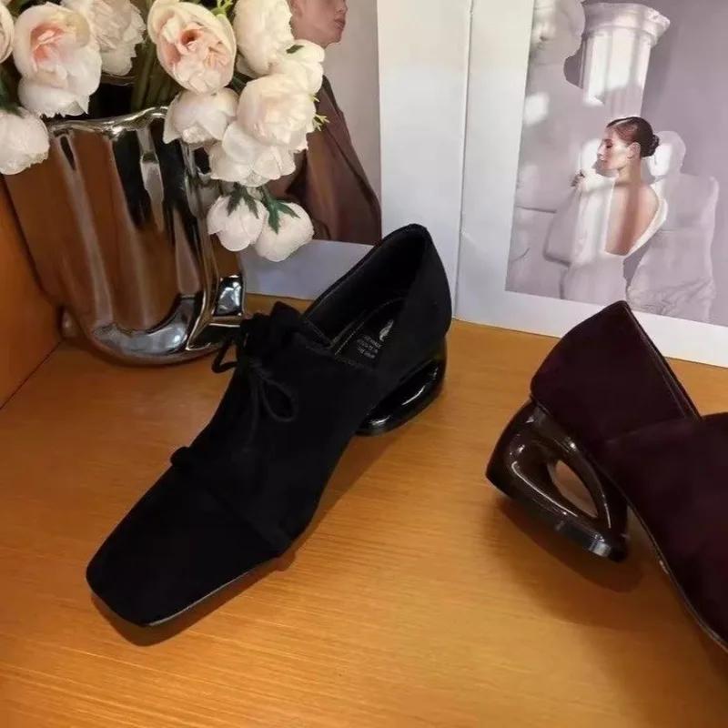 Новые осенне-весенние туфли на среднем каблуке с квадратным носком черного вина, красные туфли для вечеринки и повседневные туфли для женщин