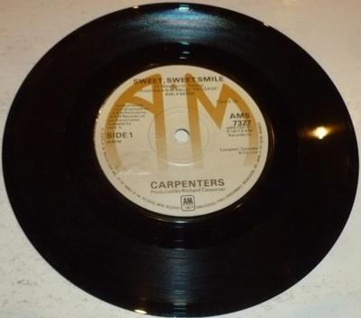 7-дюймовая пластинка CARPENTERS - Sweet, Sweet Smile AMS7327 A&M Records 1977 Великобритания Поп Б/У