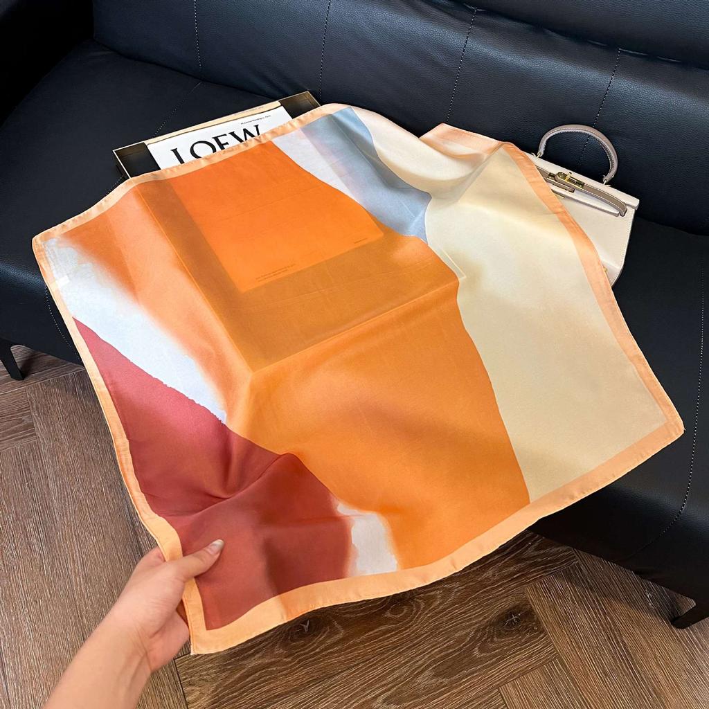 Simulated silk women's small square scarf, Korean cashew nut leopard print small silk scarf, headscarf, four-season scarf, professional scarf.