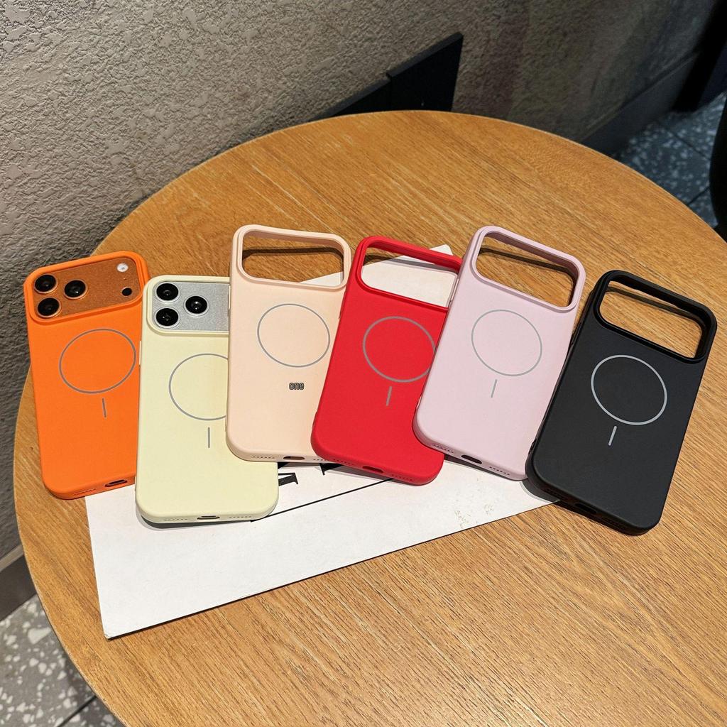 Защитный чехол Apple 17 Promax из жидкого силикона для iPhone 16/15 Pro с магнитным кольцом
