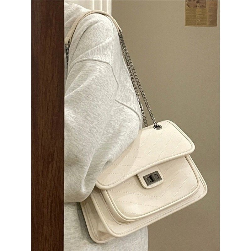 Small Fragrance Style Diamond Lattice Chain Bag Women's 2025 New Trendy Spring and Summer Wandering Bag Versatile Ins Large-capacity Tote Bag