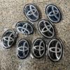 3D Логотип Автомобиля Решетка Радиатора Капот Гибридный Значок для Toyota Corolla Camry RAV4 Hilux CHR Highlander Yaris Vios Alphard Prius Reiz Wish