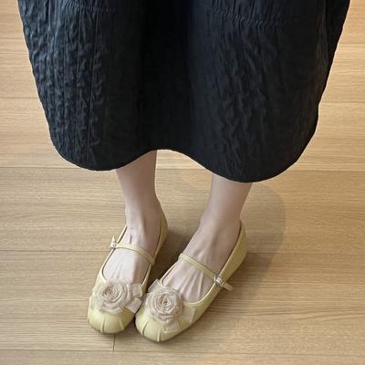 Версия из коровьей кожи~ Милые туфли-лодочки на низком каблуке с ремешком через подъем стопы, уменьшающие возраст, 2025 новинка, нежный ветер с юбкой, балетки
