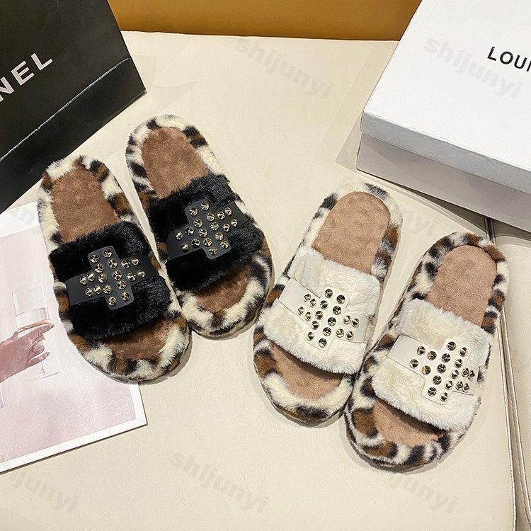 Модные женские утолщенные плюшевые меховые тапочки зимние дизайнерские мокасины на толстой платформе с заклепками женские хлопковые тапочки на толстой подошве шлепанцы