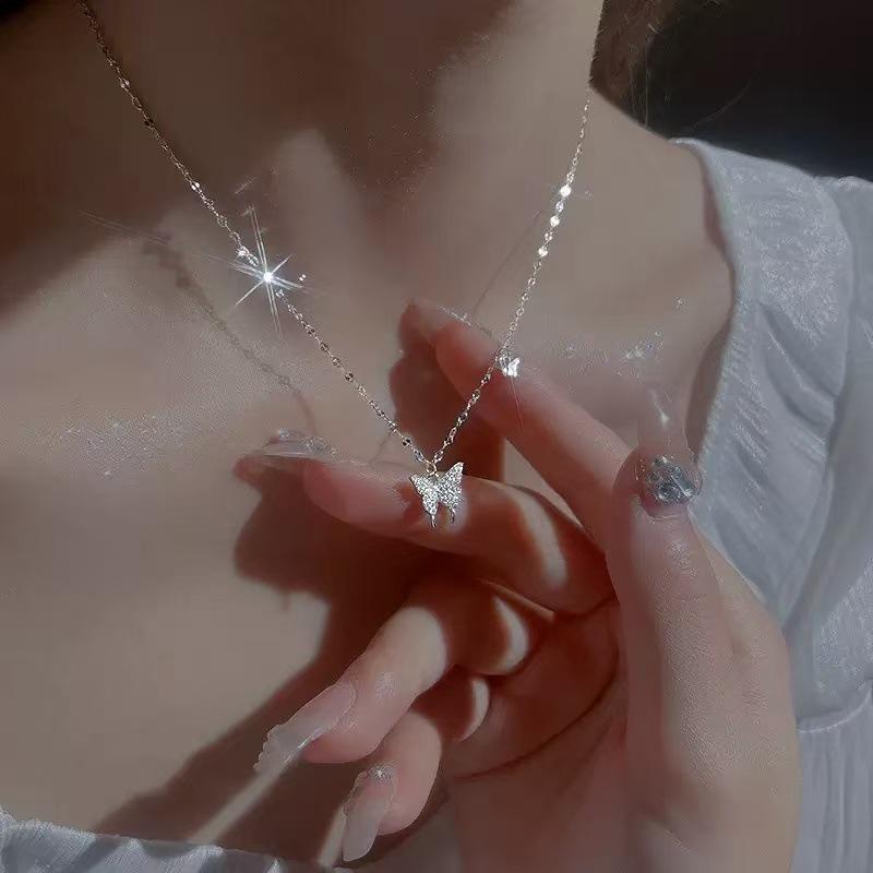 Butterfly necklace women's light luxury niche animal design collarbone chain girlfriend Valentine's Day gift pendant wholesale
