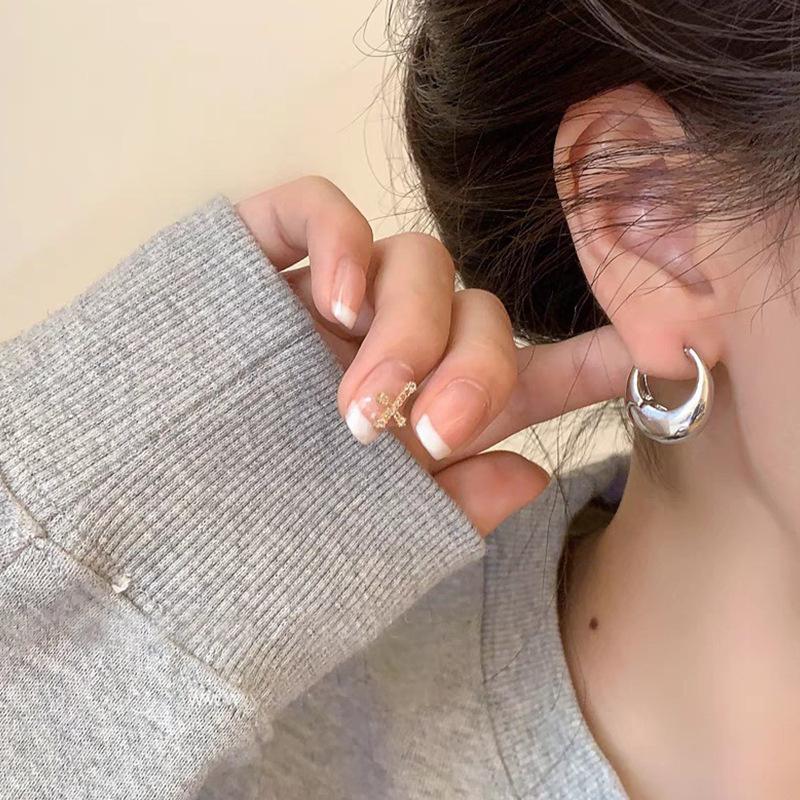 Корейские Новые Классические Металлические Серьги-Кольца с Золотым Покрытием для Женщин Модная Бижутерия Темпераментные Серьги для Ежедневной Носки для Девушек