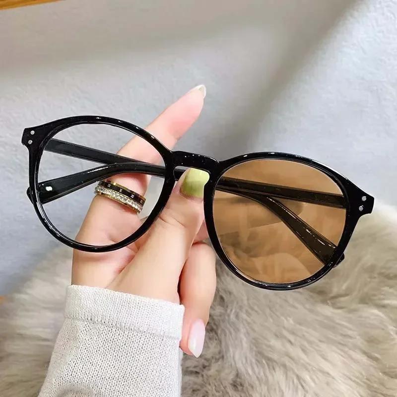 Round Pochromic Myopia Glasses Retro Color Changing Near Sight Glasses for Women Men Anti Blue Light UV Protection Eyeglasses