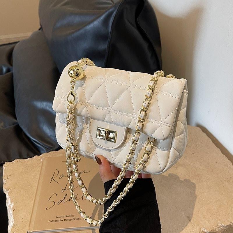 Chic Quilted Chain Crossbody Bag For Women In Stylish Colors Perfect For Spring And Summer