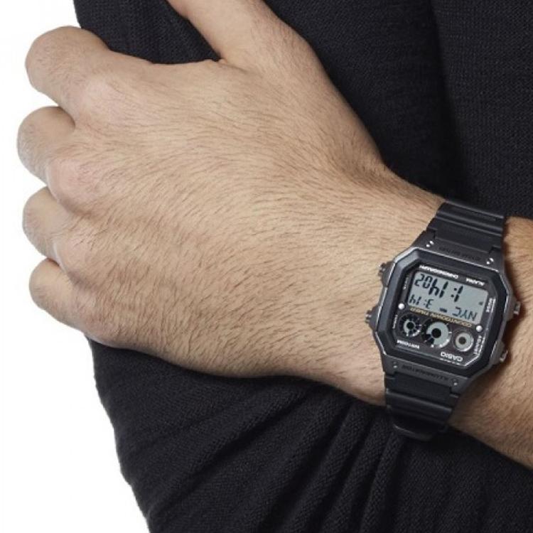 Casio Стандартная серия Классические Ретро Квадратные Десятилетняя Батарея Водонепроницаемые Кварцевый Механизм Ремешок из Смолы Часы Мужские Черные AE-1300WH-8A