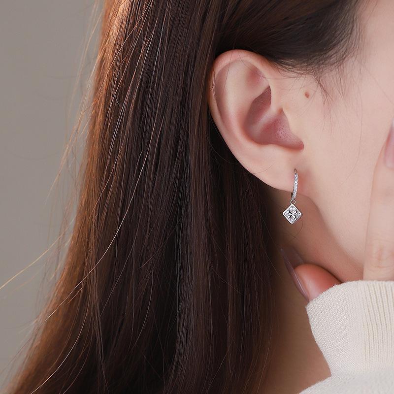 Корейская версия Ins Style Flash Diamond Square Ear Buckle Женский Темперамент Холодный Стиль Дизайн Украшения Для Ушей