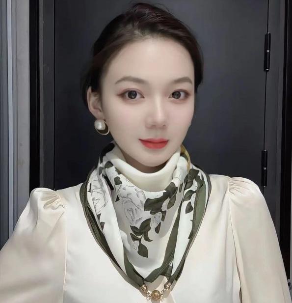 Print Magnetic Buckle Silk Scarf For Women Triangle Neck Scarf For Autumn And Winter Warmth And Cold Resistance Fashion Scarves