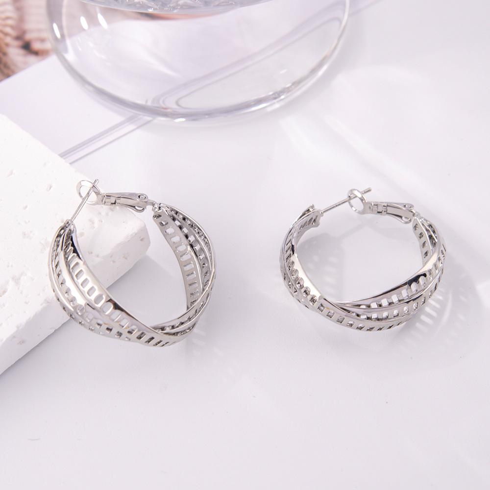 Серьги-иглы из серебра 925 пробы: Легкая роскошь, высококлассные пусеты и универсальный нишевый дизайн в виде колец для работы и стиля