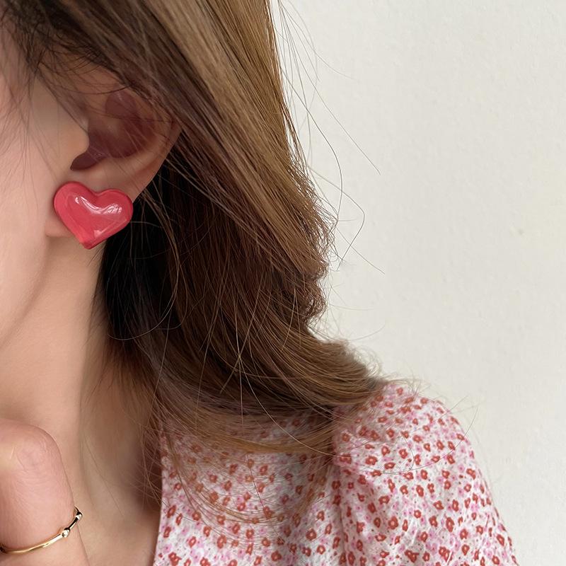 Летние серьги-пусеты в виде сладких желейных сердечек 2023: Трендовый, Нишевый Дизайн, Ощущение Легкой Роскоши для Женщин