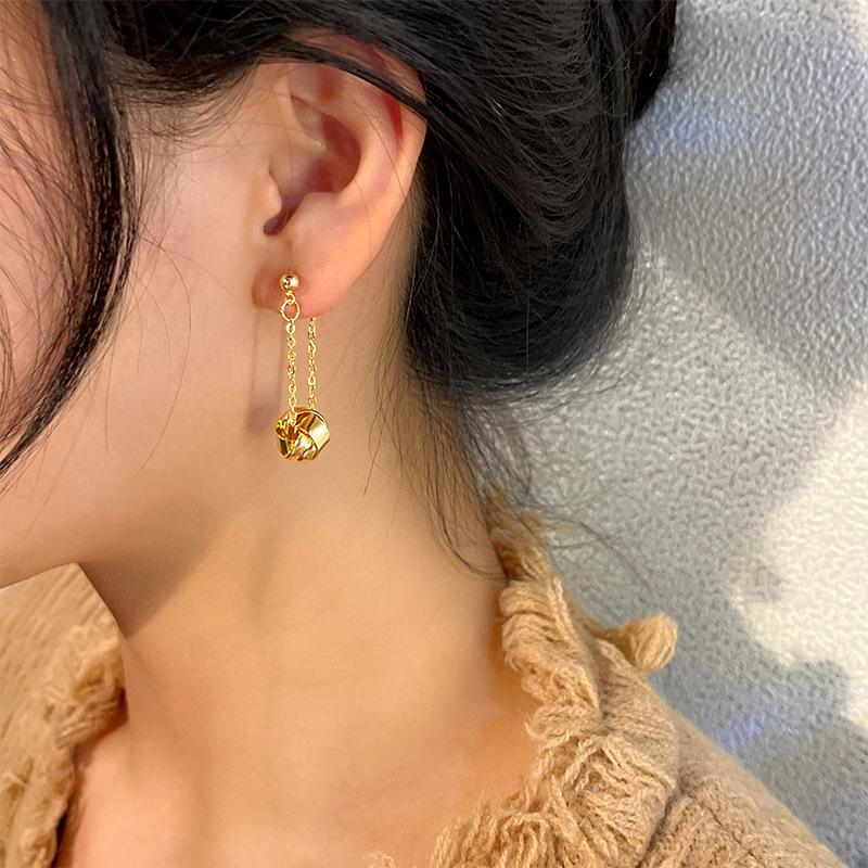 Серьги в стиле французского ретро с простыми золотыми витыми узлами, женские серьги с нишевым дизайном и высоким классом