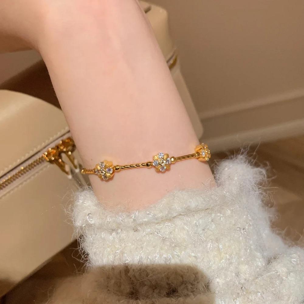 French Luxury Vintage Bracelet Four Leaf Clover Charm Gold Plated Diamond Snowflake Bangle for Women