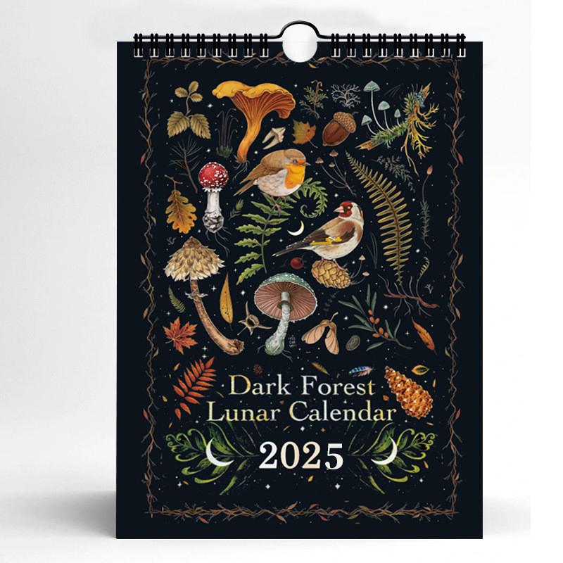 Лунный календарь Dark Forest 2025 содержит 12 оригинальных иллюстраций, нарисованных в течение года. 12-месячный красочный настенный календарь.