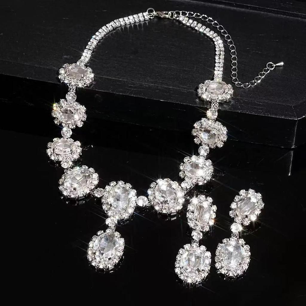 Элегантный межконтинентальный свадебный набор из страз: колье и серьги