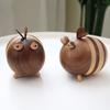 Мультяшный дизайн пчелы Держатель для зубочисток Креативная коробка для хранения зубочисток из черного ореха Портативные деревянные креативные украшения Декоративные