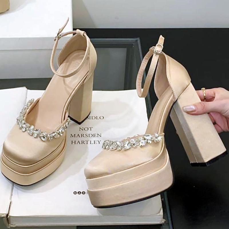 Роскошные хрустальные сандалии на массивной платформе для женщин, сексуальные туфли-лодочки на супервысоком каблуке с круглым носком, модные атласные с ремешком на щиколотке для выпускного вечера, женские