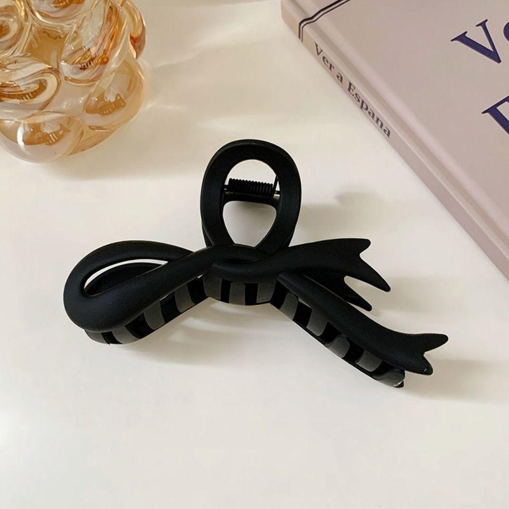 Solid Acrylic Twisted Hair Claws Plastic Shark Clips Geometric Matte Bow Hair Clips Travel