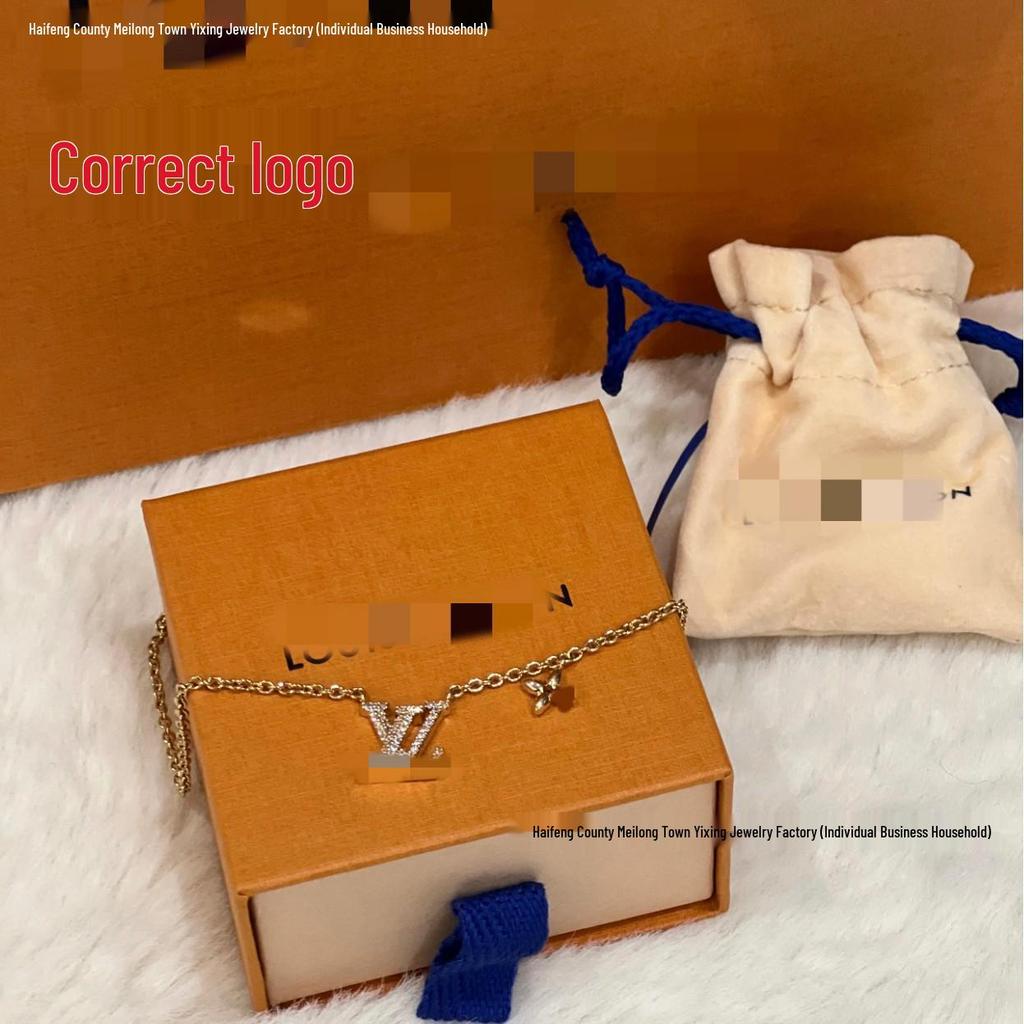 Роскошное колье LV Initials с бриллиантом V, позолоченная титановая сталь 18 карат, цепочка для ключицы - подарок на День святого Валентина.