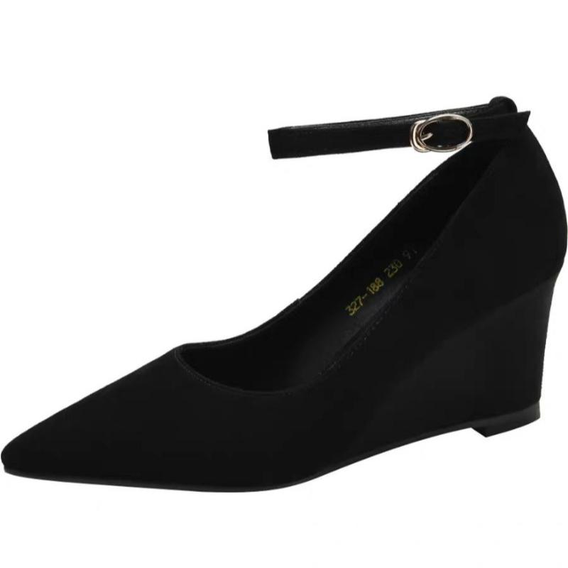 Модная женская обувь на танкетке, осенняя новинка, с острым носком, с мелким вырезом, замшевая, с ремешком, противоскользящая, износостойкая, низкая