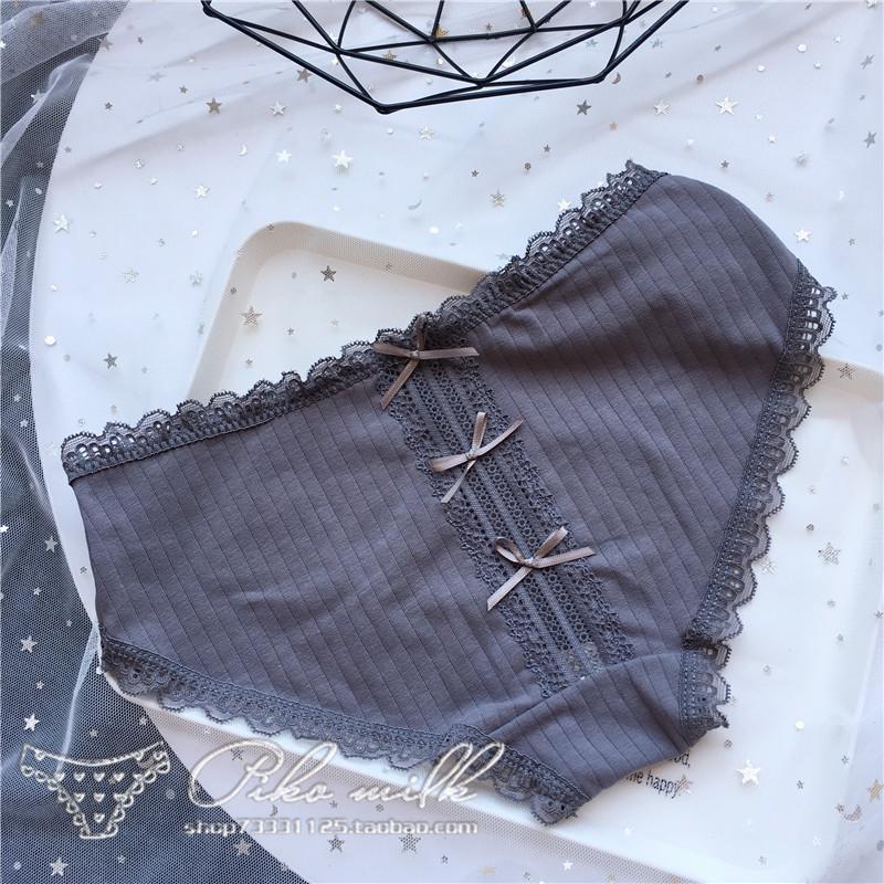 Симпатичные девчачьи эластичные большие удобные женские трусики с низкой посадкой и кружевным краем на бедрах