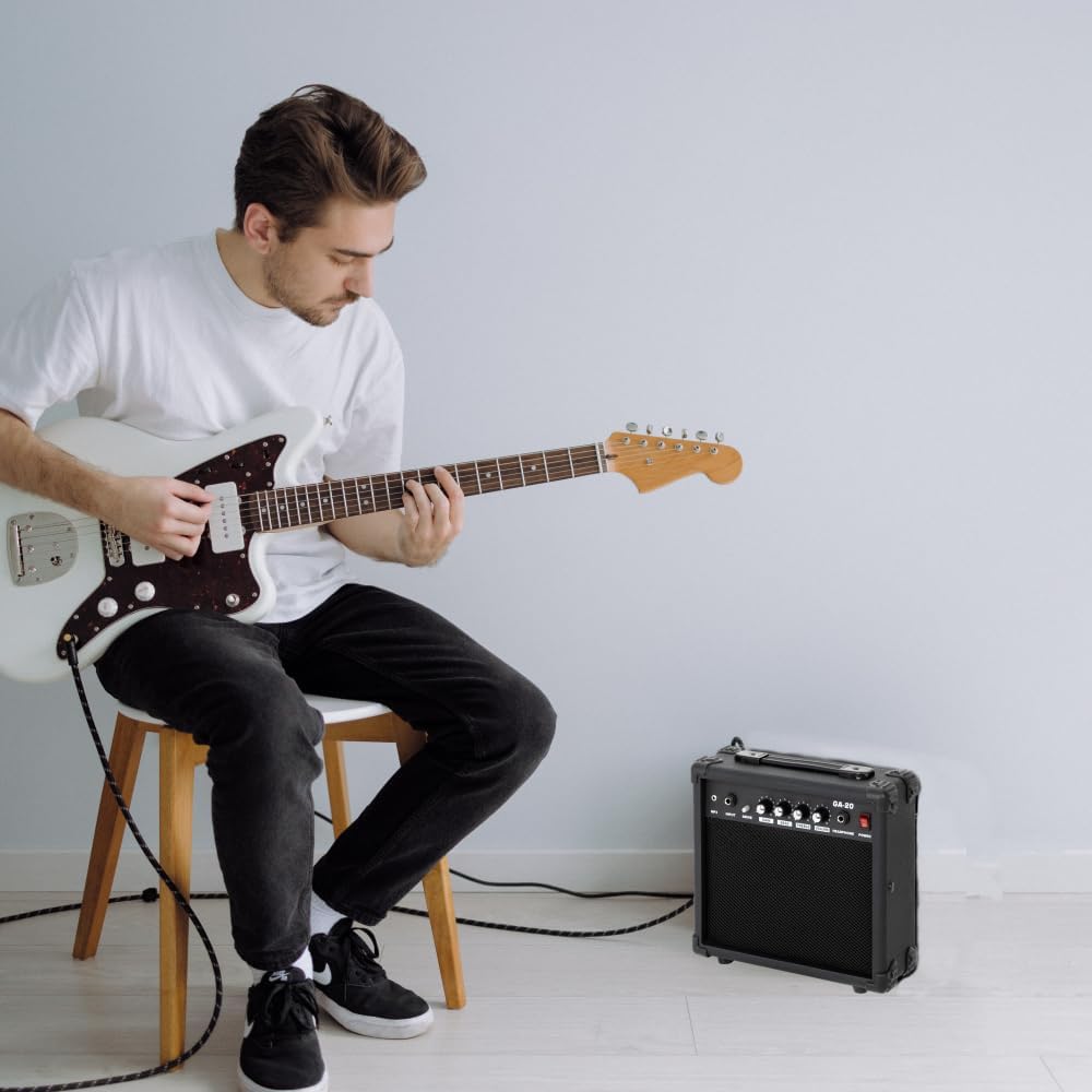 Усилитель для электрогитары, усилитель мощностью 20 Вт со встроенным динамиком 6,5 дюйма, разъемом для наушников и дополнительным входным разъемом. Регуляторы басов, громкости, высоких частот и усиления.