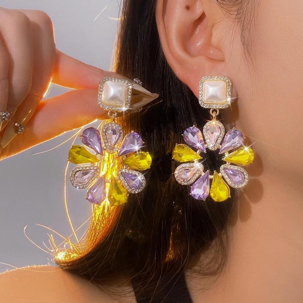 Серьги-кисточки с цветком, инкрустированным бриллиантами 'Серебряная игла' - Элегантные и модные серьги-пусеты высокого класса с уникальным дизайном