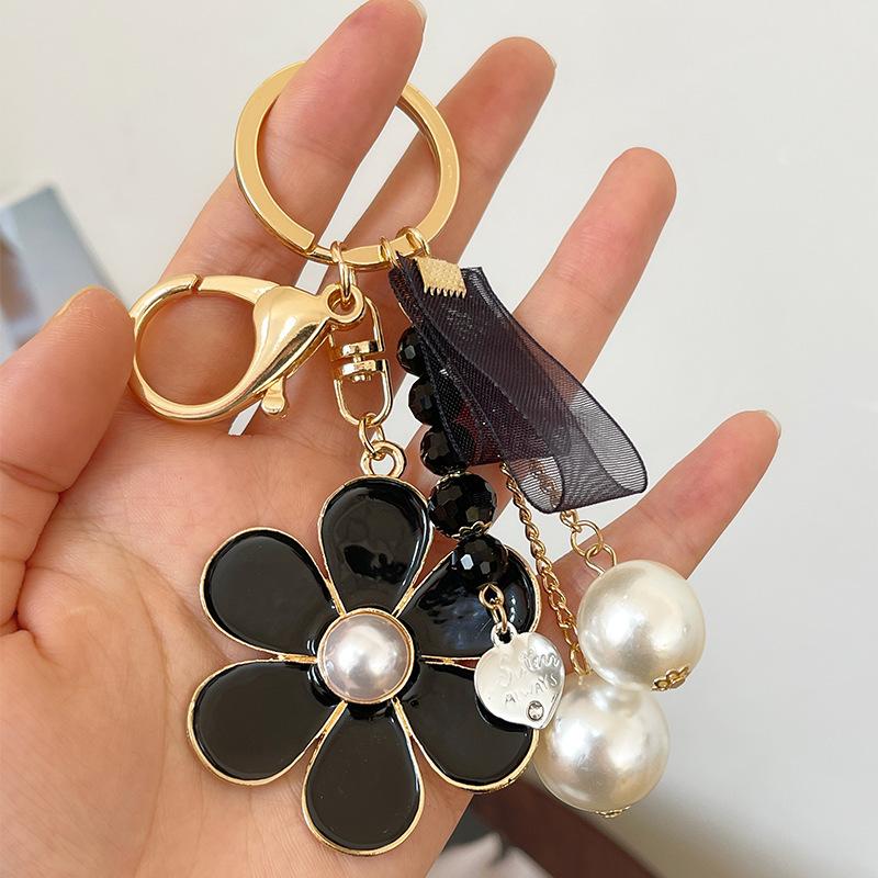 EASYA Fashion Black Sunflower Pearl Luxury Keychain Chain Car Keychain Party Gifts for Guests