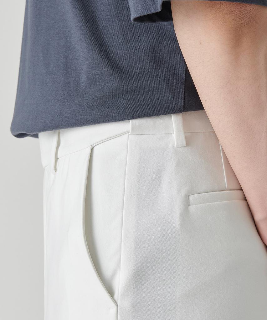 MUSINSA STANDARD Straight Hidden Banding Slacks [White]