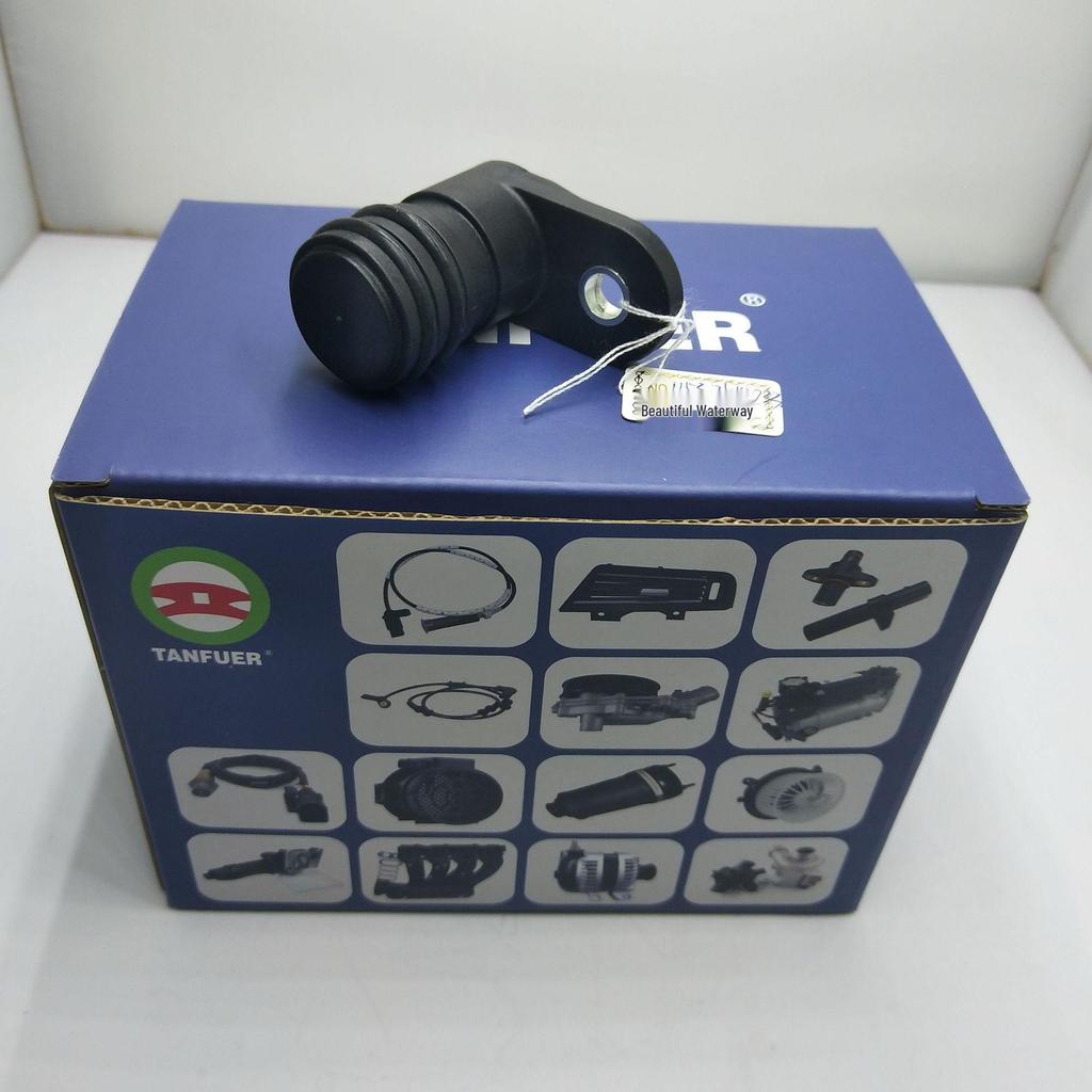 BMW E60/E66/E61/E65 Патрубок системы охлаждения Заглушка водяная 11537519733